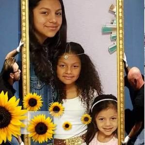 Meet your Posher, Reginalda elieth